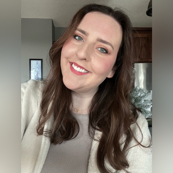 Meet your Posher, Lauren - Picture 4 of 6